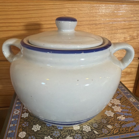 The Unbranded Brand Other - Vintage Bean Pot White With Blue Band
